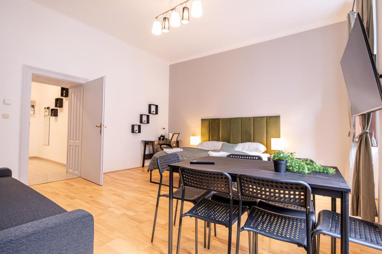 Apartment Stadthalle Oasis: Stylish 3br In
