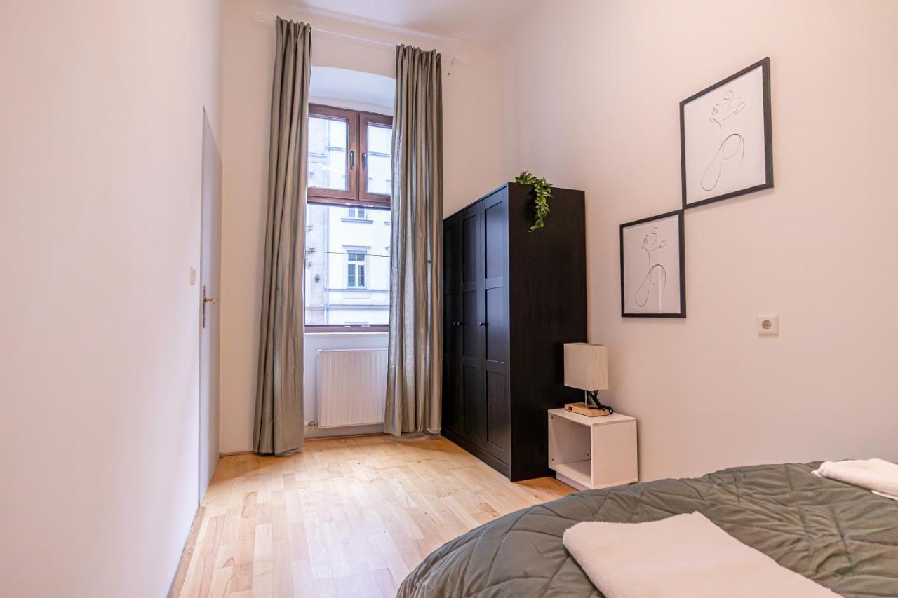 Apartment Stadthalle Oasis: Stylish 3br In Vienna