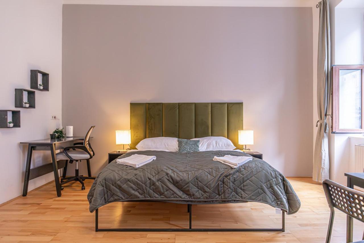 Apartment Stadthalle Oasis: Stylish 3br In